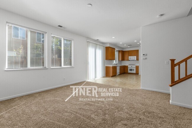 Building Photo - Beautiful two-story, 3 Bedroom North Natom...