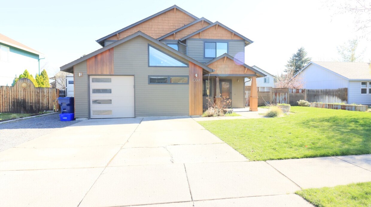 Primary Photo - Must see 3/2 home close to Old Mill district