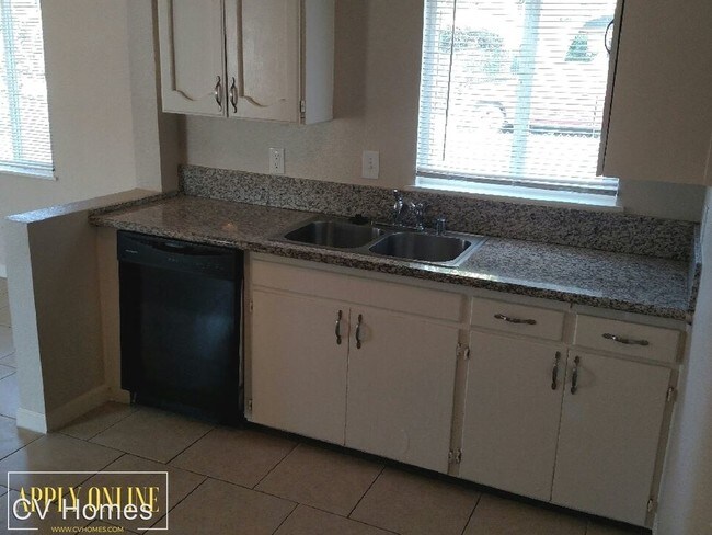 Building Photo - 2 br, 1 bath House - 701 Alameda Ave.