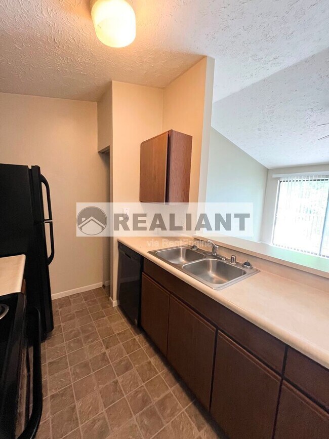 Foto del edificio - 24 Woodland Hills Dr
