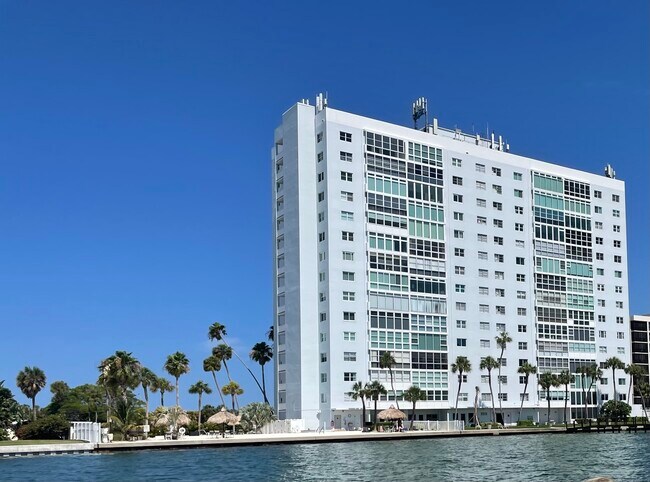 Foto del edificio - 7200 Sunshine Skyway Ln S