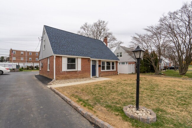 Photo - Broomall Beauty Marple/Newtown school dist... House