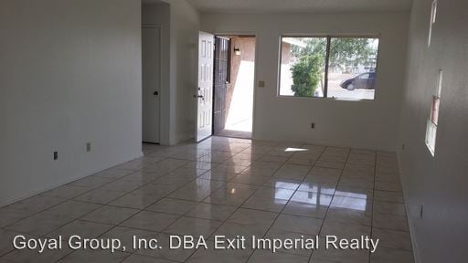 Building Photo - 366 Aurora Dr