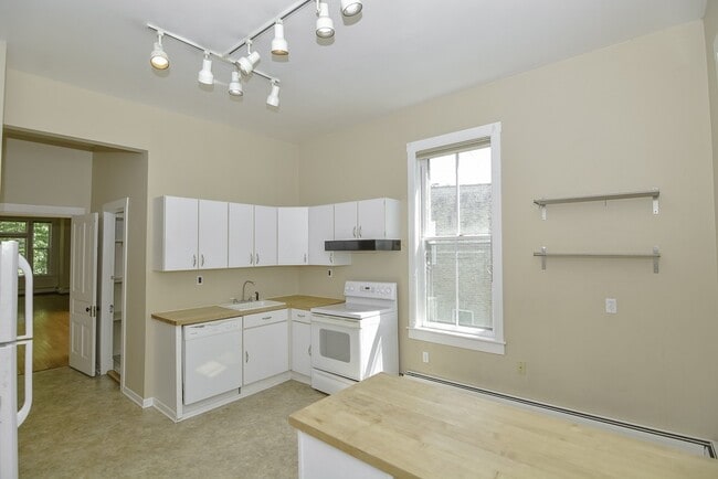 Foto del edificio - 1437 W Warner Ave