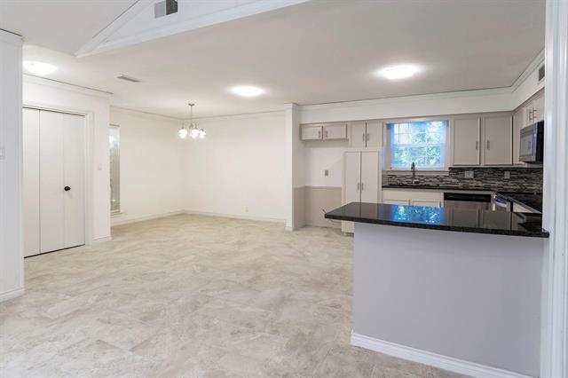 Foto del edificio - 7709 Village Trail Dr