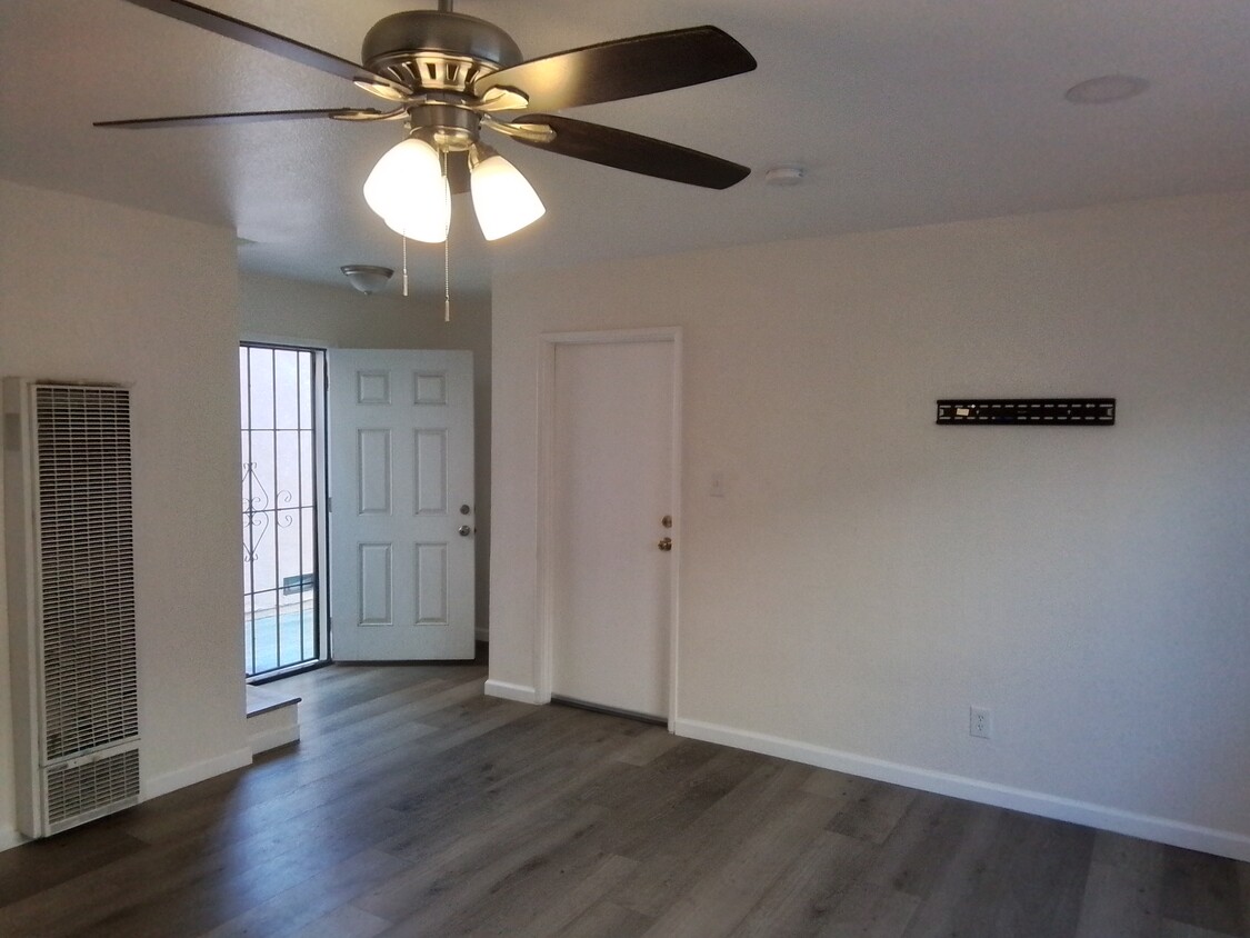 Living Room - 10318 Juniper St