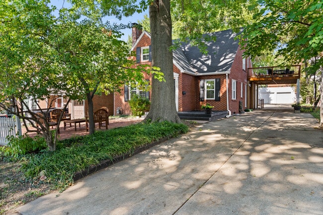 Building Photo - 113 Crestmere Ave