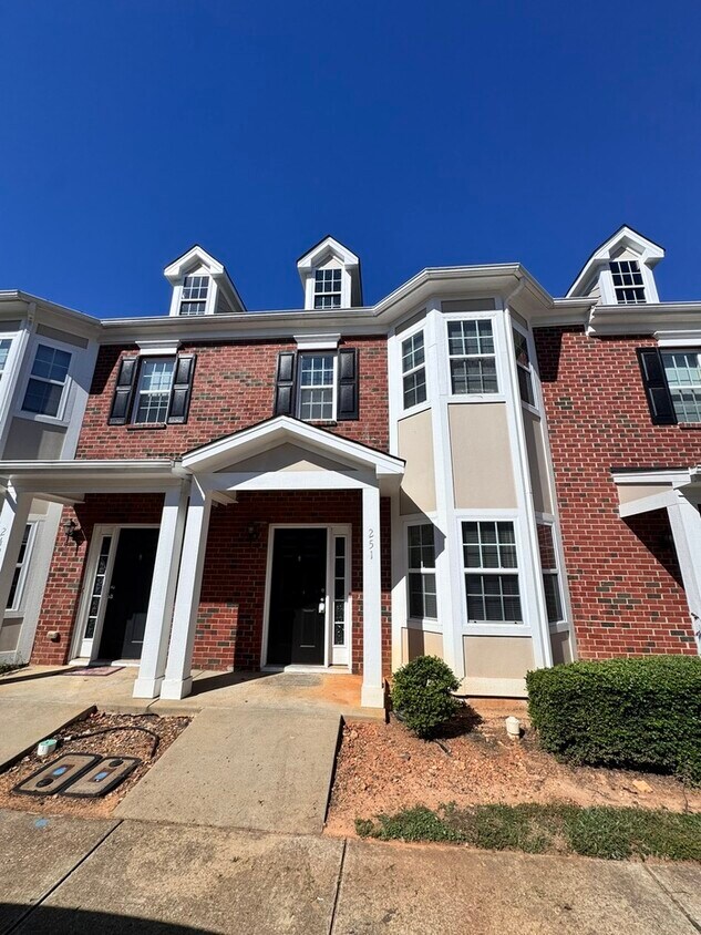 Primary Photo - 2 Bed 2 Bath SPACIOUS Town Home! LOCATION ...