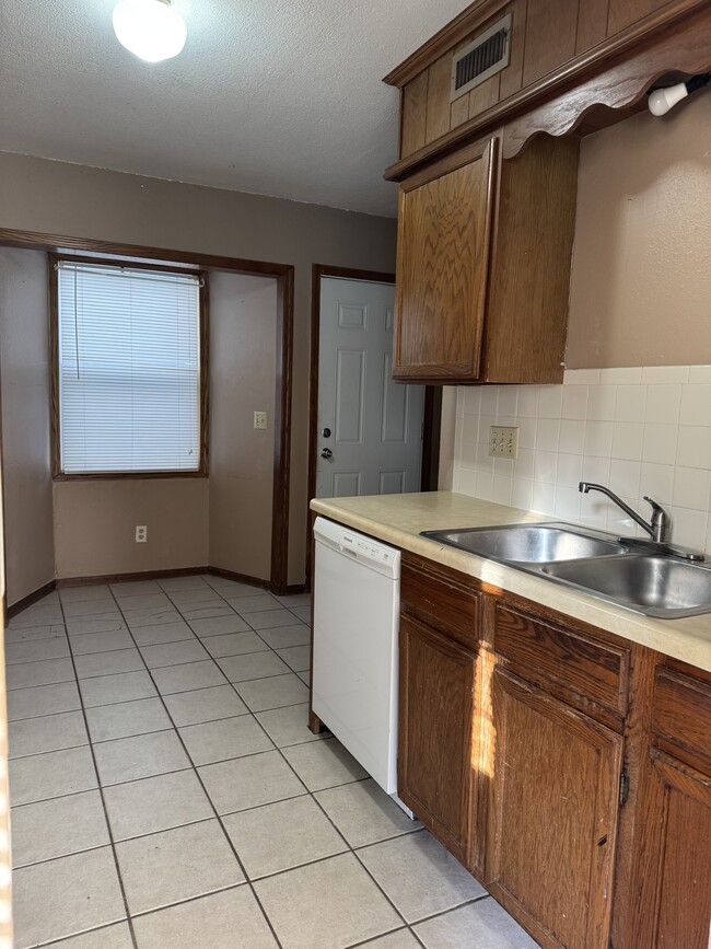 Building Photo - 1758 N Woodrow Ct