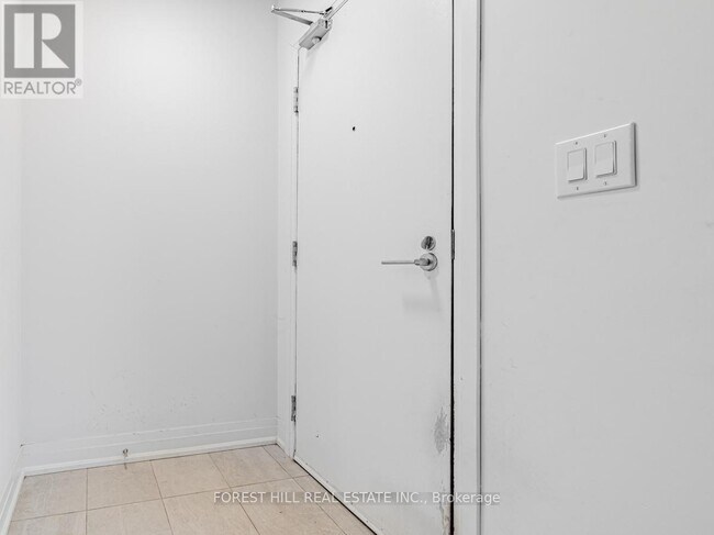 Building Photo - 15-15 Brenthall Ave
