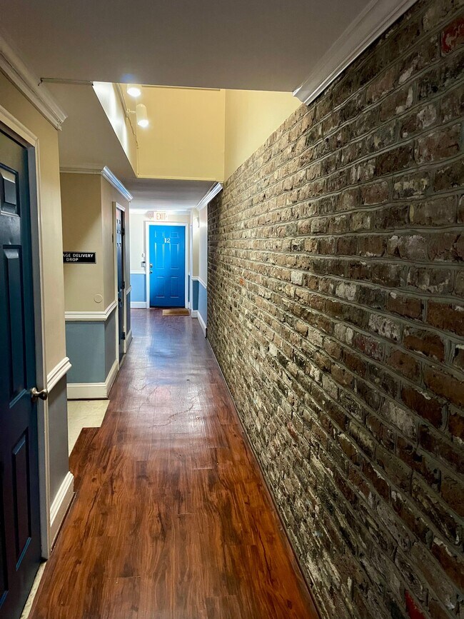 Pasillo a los apartamentos - The Lofts on 5th