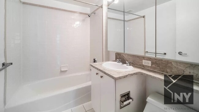 Building Photo - 475 9th Ave