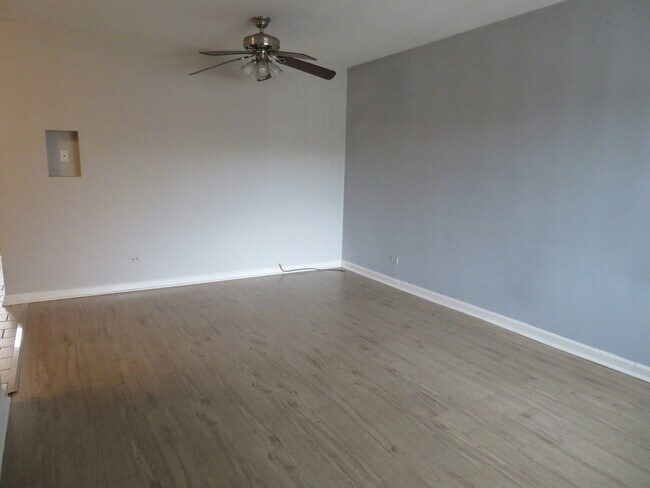 Foto del edificio - 4602 N River Rd