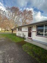 Building Photo - 1570 Waverly Dr SE