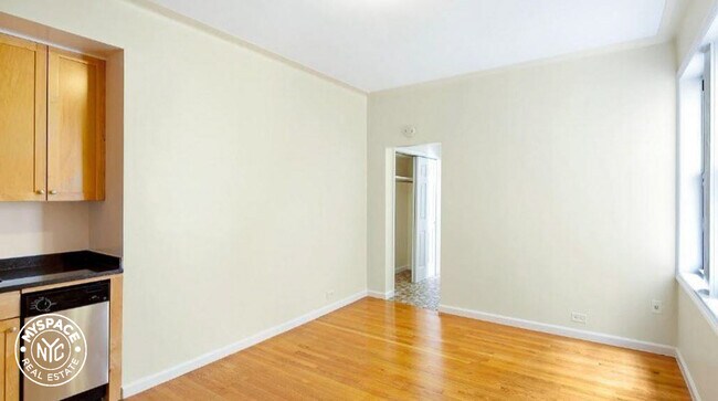 Foto del edificio - 117 W 13th St