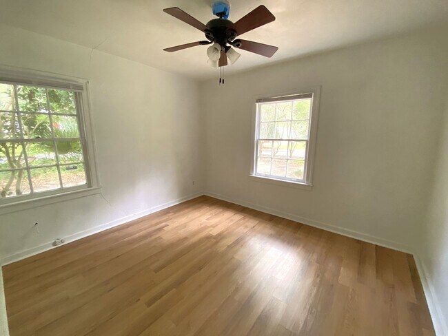 Foto del edificio - Comfortable 3BR Home Minutes from UF and Midtown