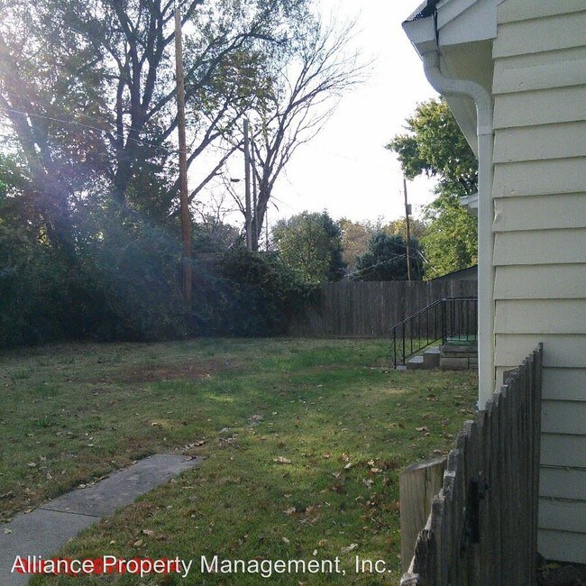Building Photo - 1412 Vista Ln