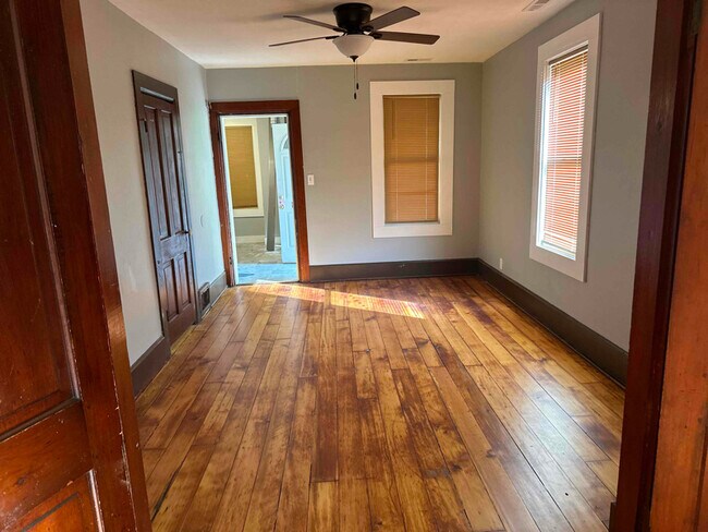 Foto del edificio - 489 Almond St