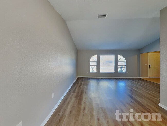 Foto del edificio - 26429 Asuncion Dr