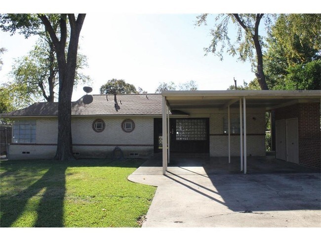 Building Photo - 504 Mayrant Dr
