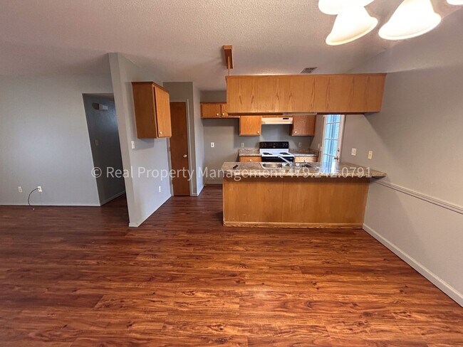 Foto del edificio - RENT READY - Greenwood Home - 3 Bed 1 Bath