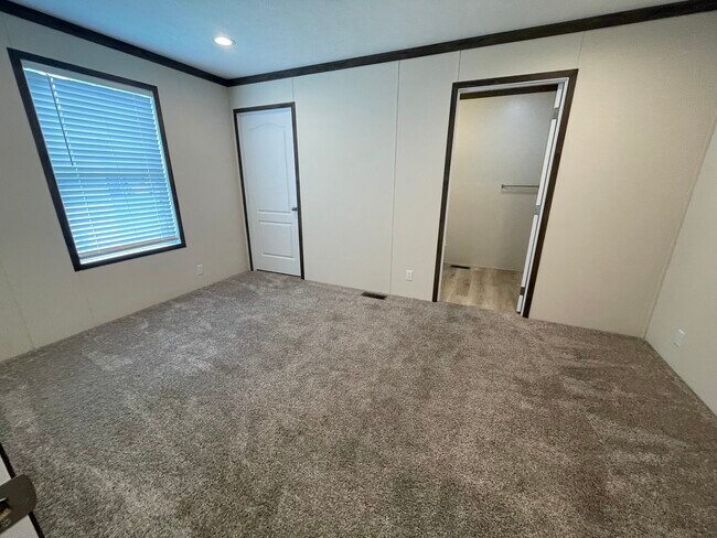 Building Photo - 245 Magnolia Pl