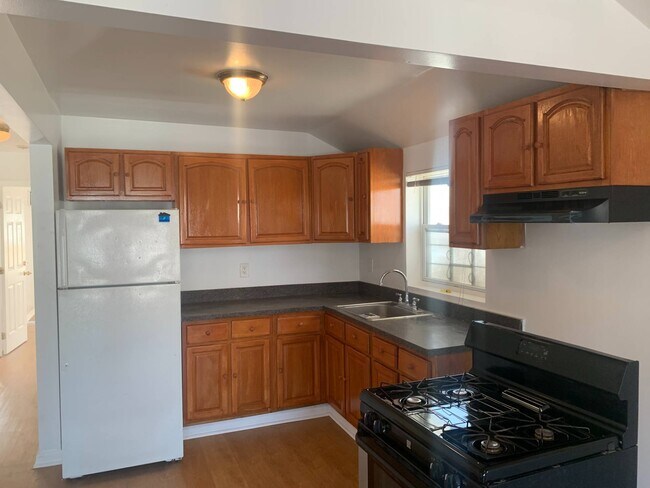 Building Photo - 415 Beach 66th St