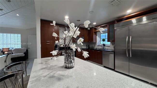 Building Photo - 1332 Van Buren St