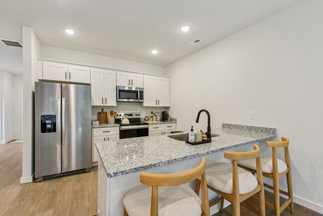Foto del edificio - Brand-New Luxury Townhomes in Newton w/ Privacy Fence!