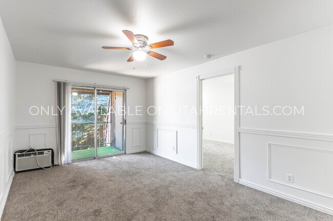 Foto del edificio - 4896 S Highland Cir