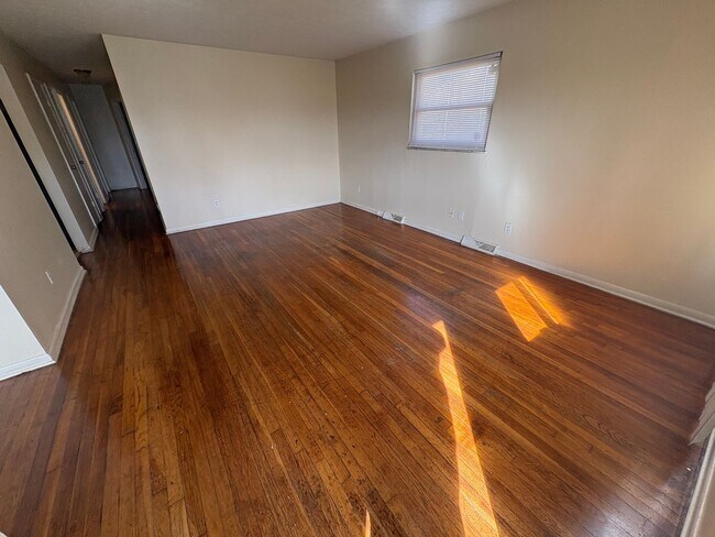 Foto del edificio - 939 S Waverly St