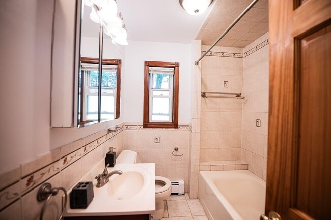 Foto del edificio - 468 Hillside Rd