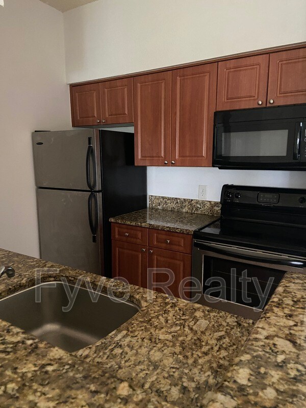 Building Photo - 2906 S University Dr