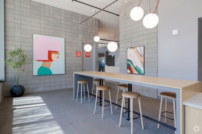 Área de coworking en el vestíbulo - PALMTower