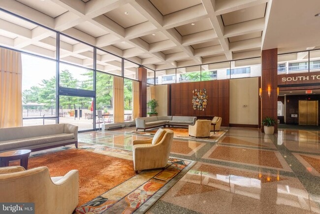 Building Photo - 3705 S George Mason Dr