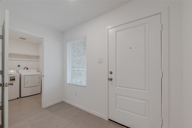 Foto del edificio - 18023 Trepito Ave