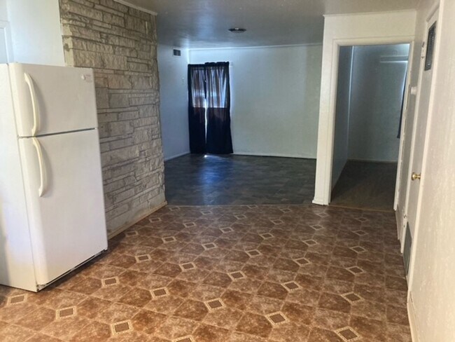 Foto del edificio - 905 N Lincoln Ave