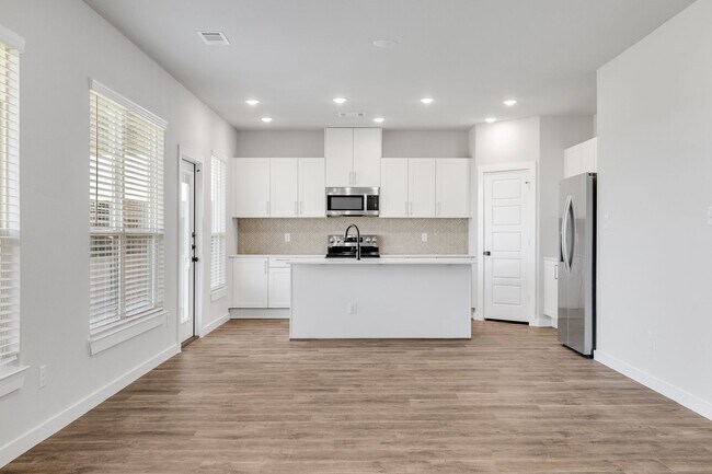 Building Photo - 4 Bedroom New Construction Midlothian