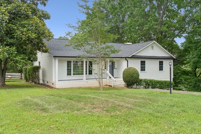 Foto del edificio - 8323 Cliffside Dr