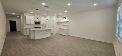 Building Photo - 8442 Bay Oaks Dr