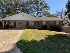 Building Photo - 5408 N Cedar St