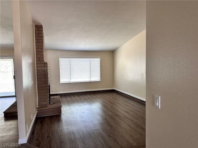 Building Photo - 1700 Rolling Hills Dr