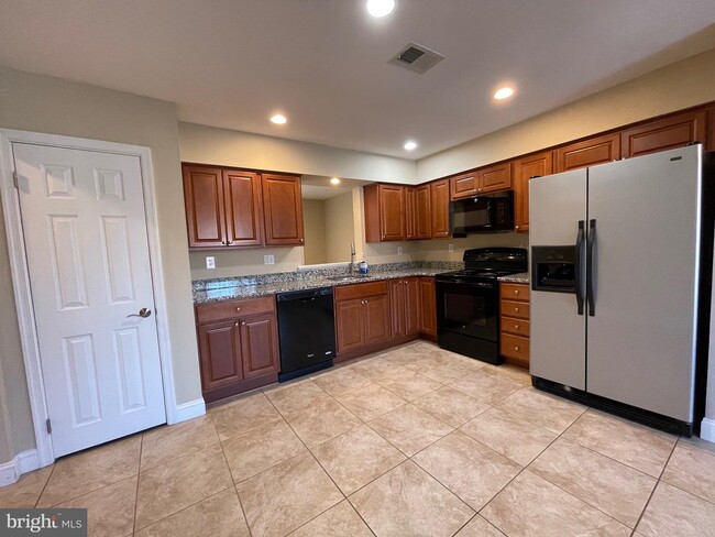 Building Photo - 303 N Snowdon Ct