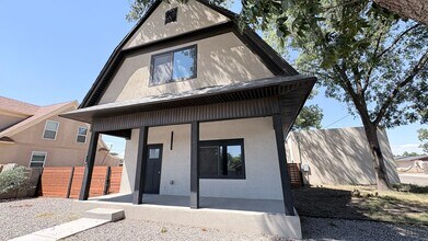 Building Photo - 900 S Sunset Ave