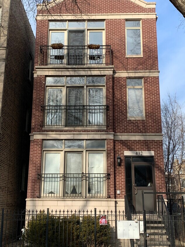 Primary Photo - 432 E 46th Pl