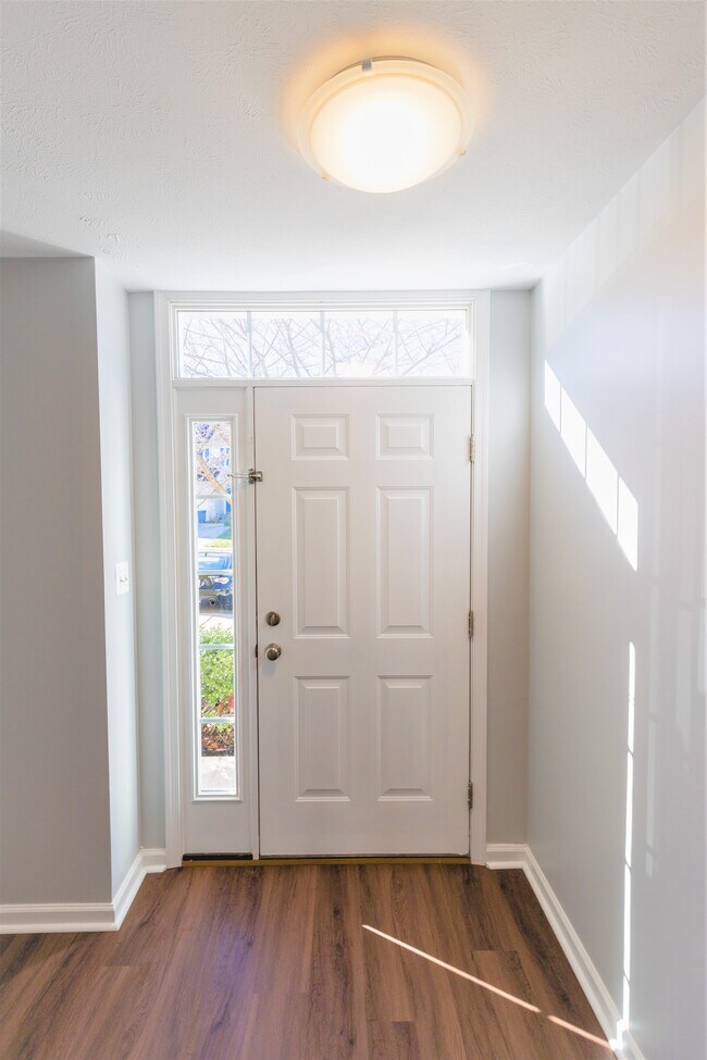 Entry - 2039 Mardic Dr Townhome