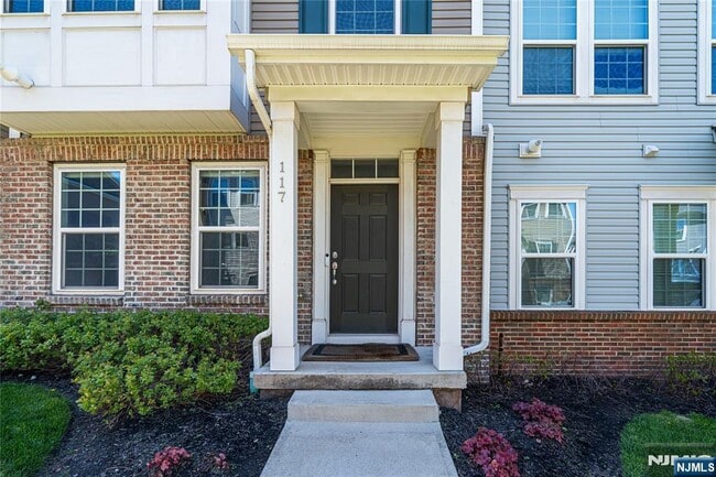 Foto del edificio - 117 Truman Dr