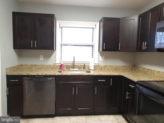 Foto del edificio - 89 Brookside Pl