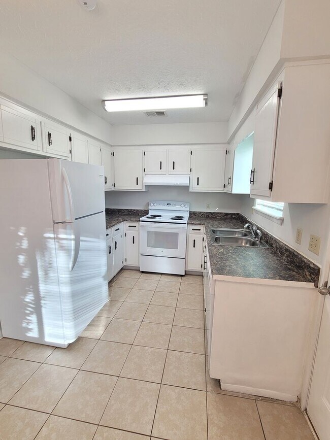 Foto del edificio - Lynn Haven 3 bedroom 1.5 Bath Duplex