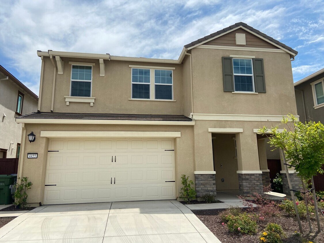 Primary Photo - Folsom Ranch Community - 4 Bedroom, 2.5 Ba...